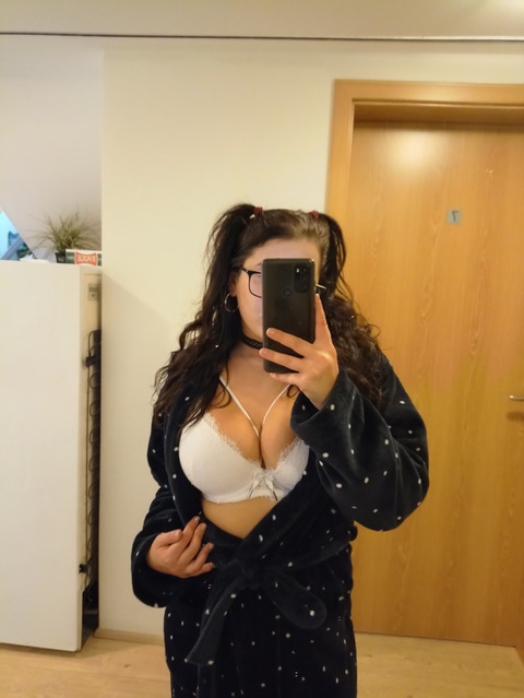 alina_neagoe onlyfans leaked picture 2