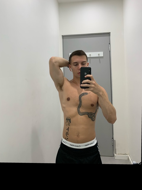 bdhizzle onlyfans leaked picture 1