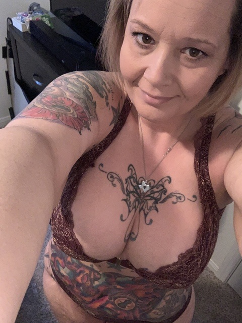 cougar48 onlyfans leaked picture 2