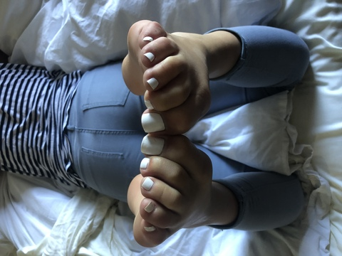 cutiefeet34 onlyfans leaked picture 1