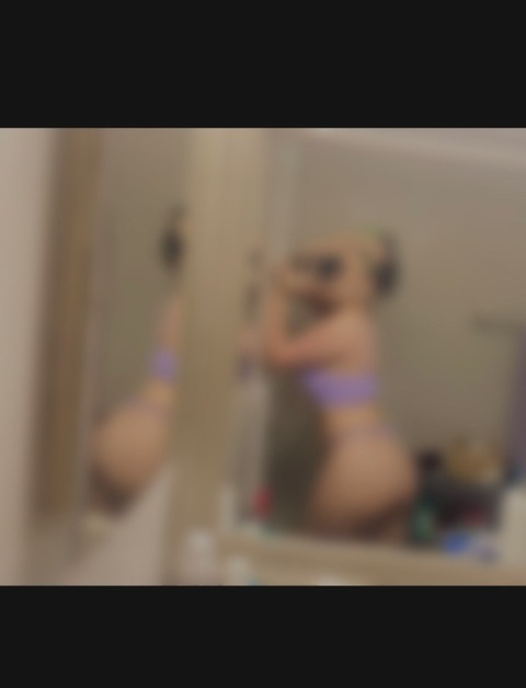 ella.bluexxx onlyfans leaked picture 2