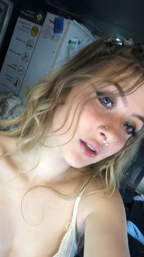 erin_18 onlyfans leaked picture 1