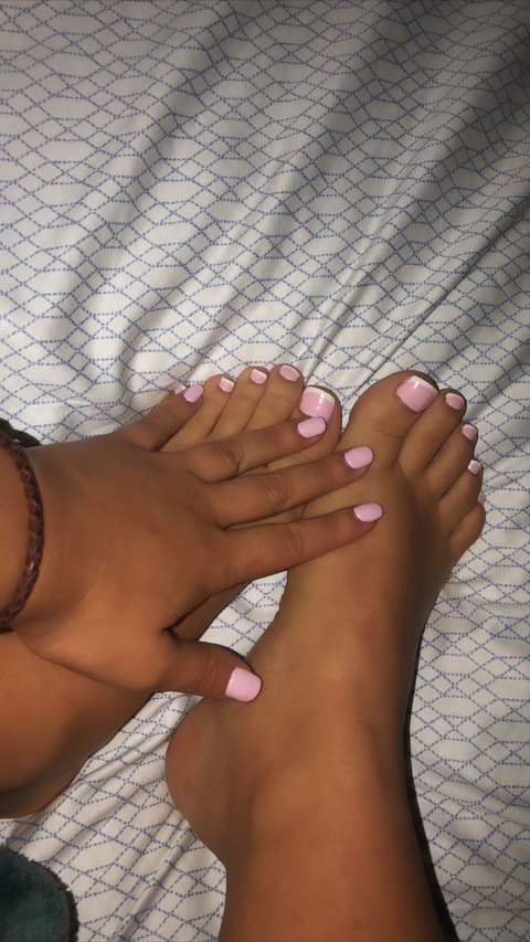 footsiegaloree onlyfans leaked picture 2