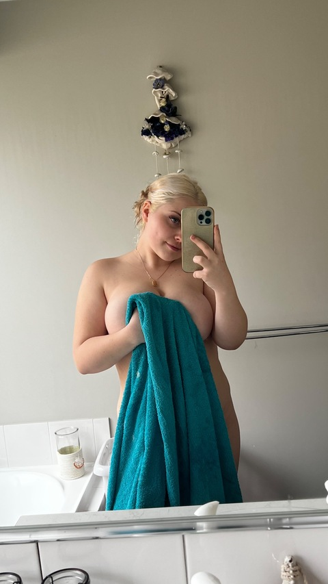 hayleystratton onlyfans leaked picture 1