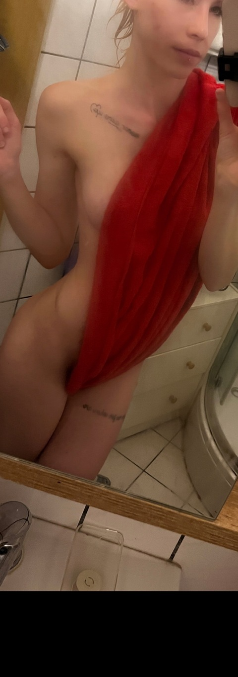 itssarahannamarie onlyfans leaked picture 1