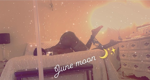 june.moon onlyfans leaked picture 1