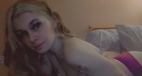 luvelypeachesa onlyfans leaked picture 2