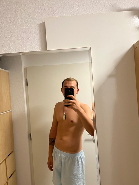 maxiking1996356 onlyfans leaked picture 2