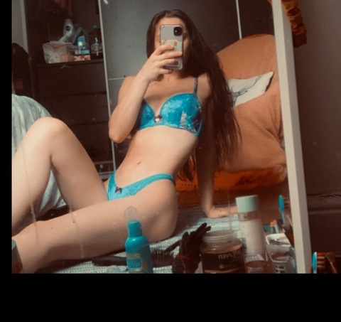 queenelizaa onlyfans leaked picture 2