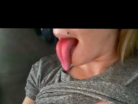 queenoftongue onlyfans leaked picture 2