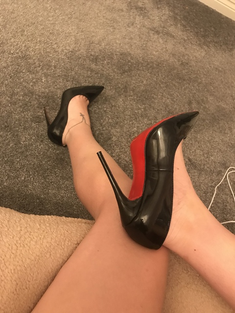 shoegoddesskay onlyfans leaked picture 1