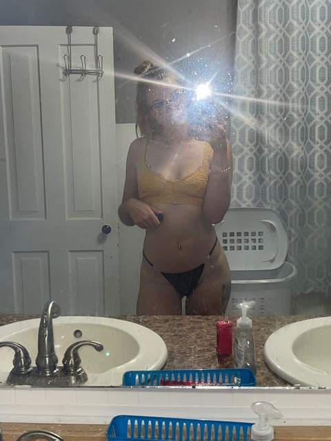 skylight420 onlyfans leaked picture 1