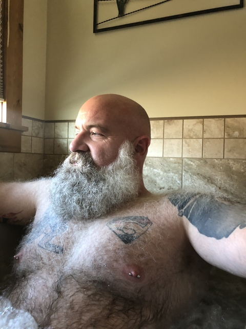 superbearinutah onlyfans leaked picture 1