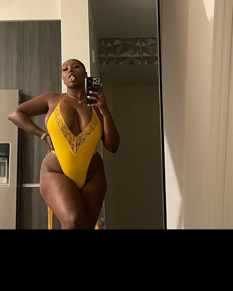 thickymikyy onlyfans leaked picture 1