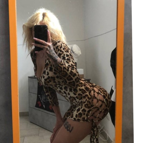 treixyblonde onlyfans leaked picture 2