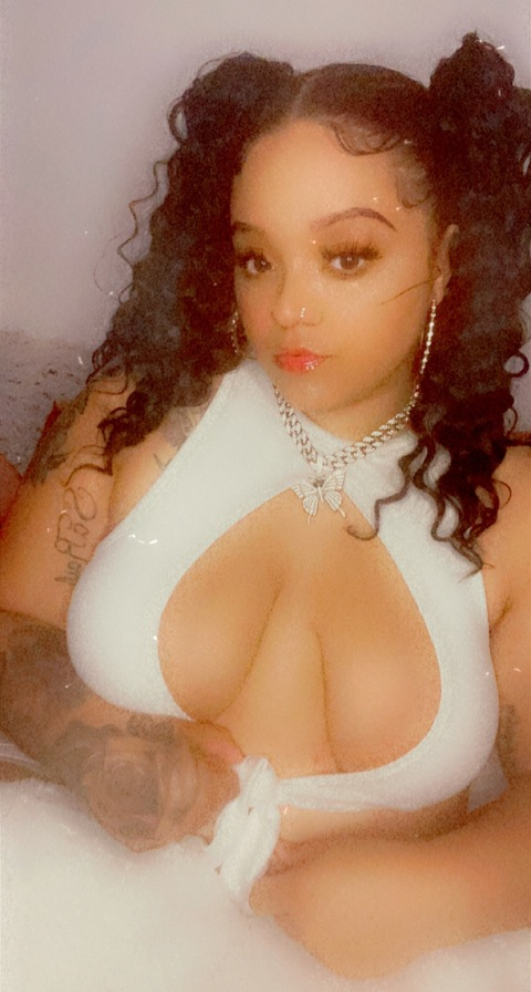 vonniekayyy onlyfans leaked picture 2